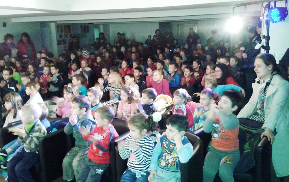 Spectacol de teatru pentru copiii din Beclean 73478