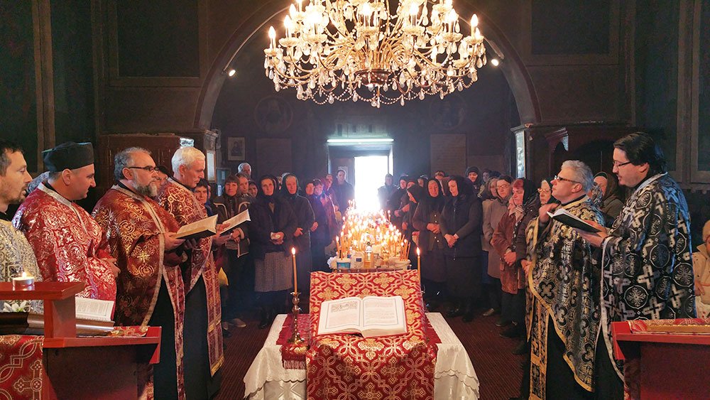Preoţii şi credincioşii doljeni sprijină ora de religie 73457