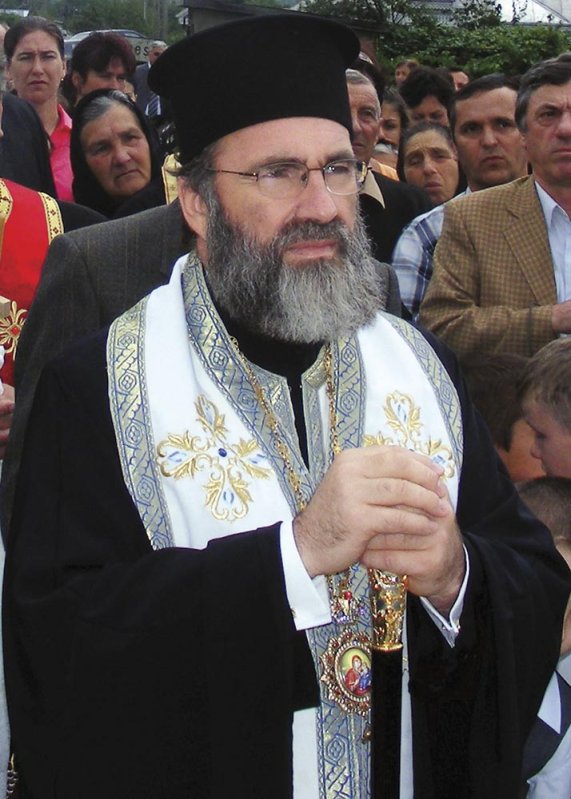 Felicitări arhiereşti pentru cei responsabili de educarea şi instruirea elevilor în şcoală 73429