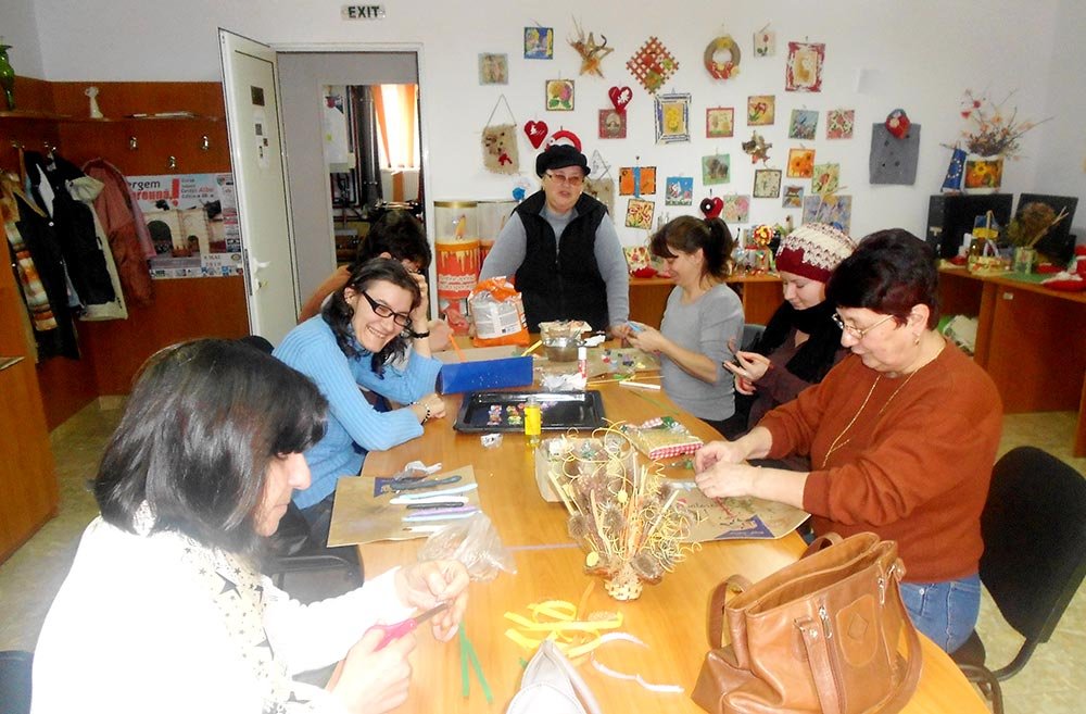 Mărţişoare pentru vârstnici de la persoane cu dizabilităţi 73434