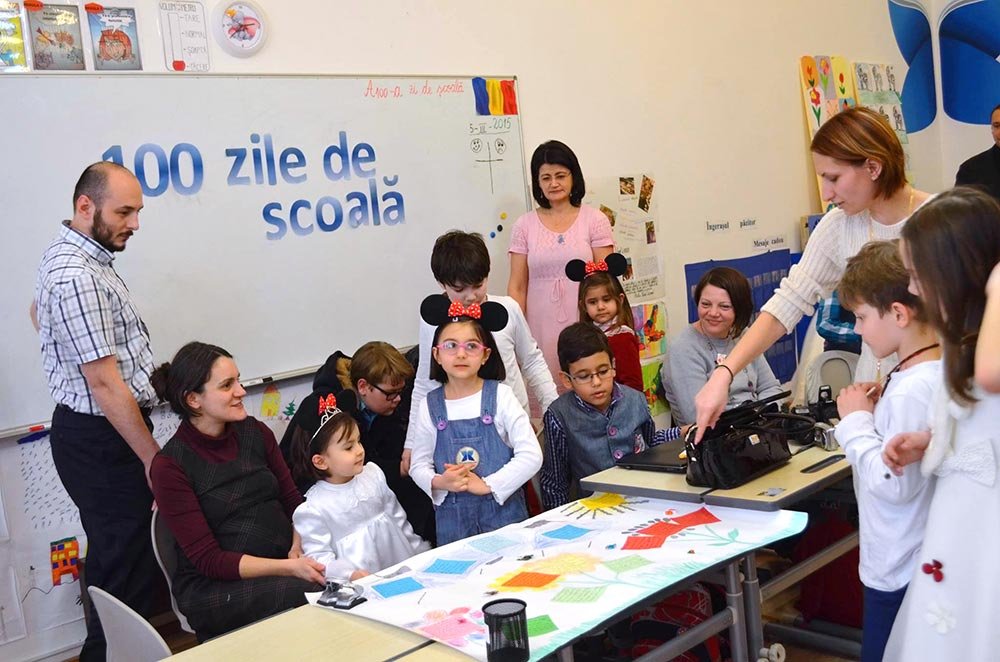 O sută de zâmbete dintr-o sută de inimi 73352