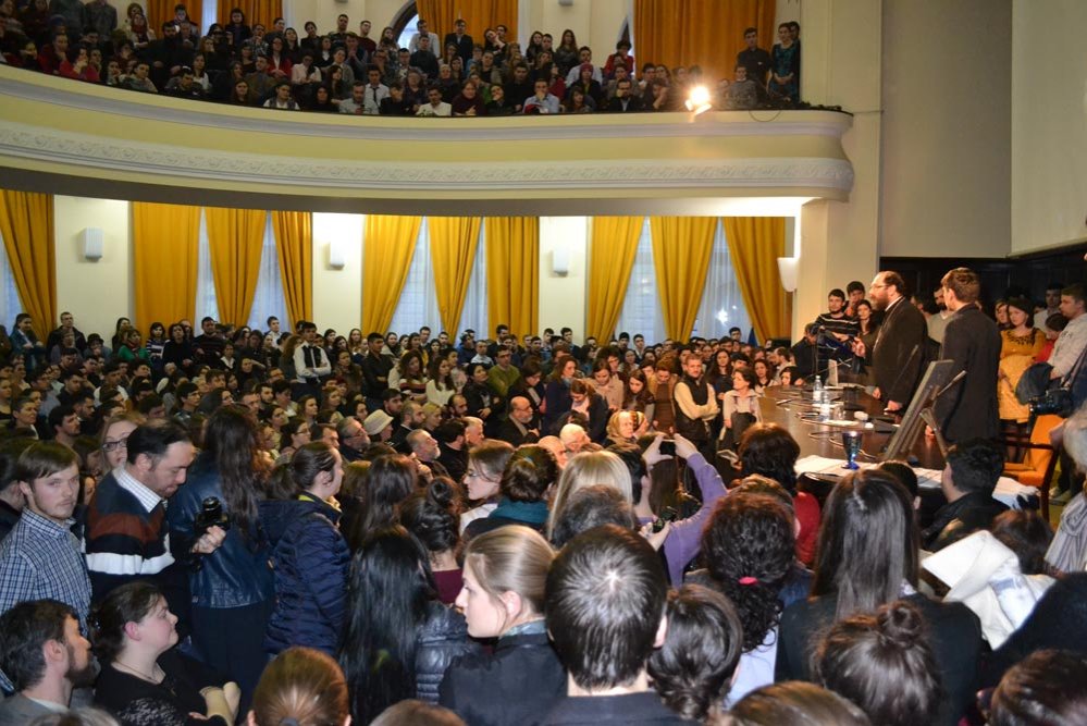 „Pare simplă tema iubirii, însă ni se cere o dimensiune socială arătată a iubirii noastre“ 73351