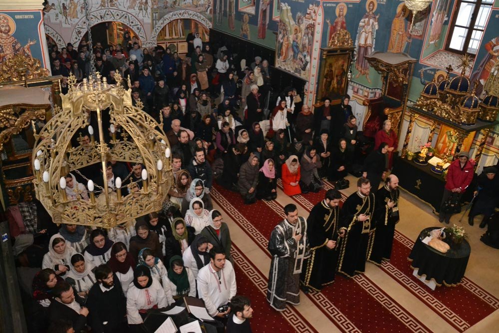 Liturghie arhierească pentru tinerii din ASCOR şi ATOR 73321