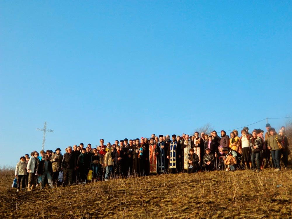 Procesiune în cinstea Sfintei Cruci, la Oneşti 73298