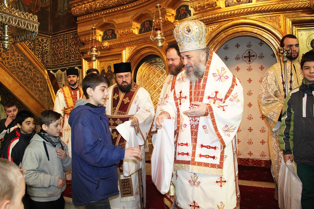 Filantropie în lumina Sfintei Cruci la Dunărea de Jos 73287