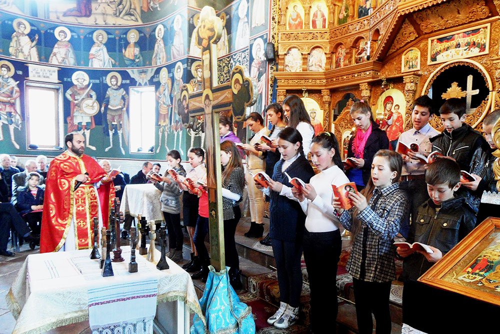 Campanie umanitară pentru elevii din Slimnic 73235