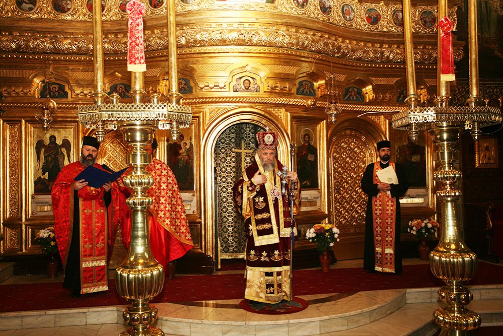 Ierarh misionar şi slujitor distins 73215