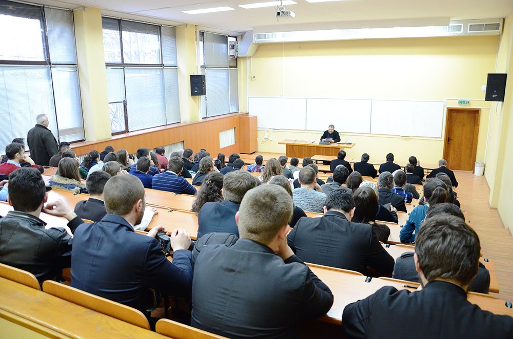 „Apostolatul Bisericii către tineri“ 73186