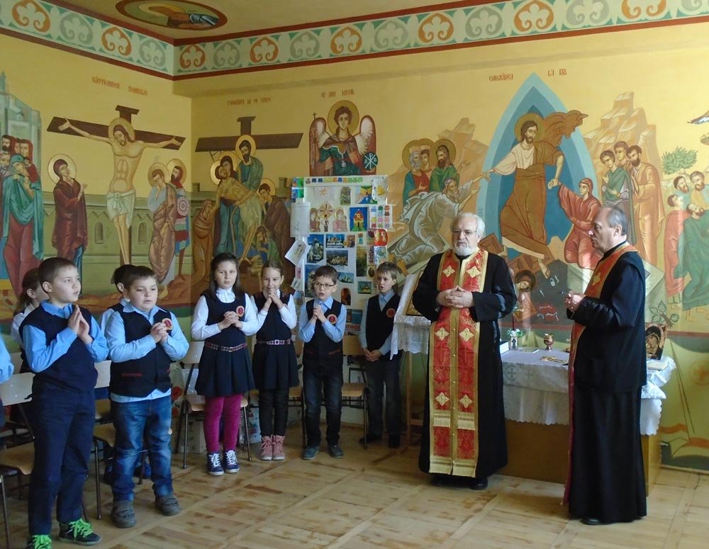 Maica Domnului cinstită de copiii Parohiei „Naşterea Domnului“ 73088