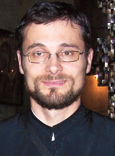 Colţ Alb şi lecţia de religie 73077