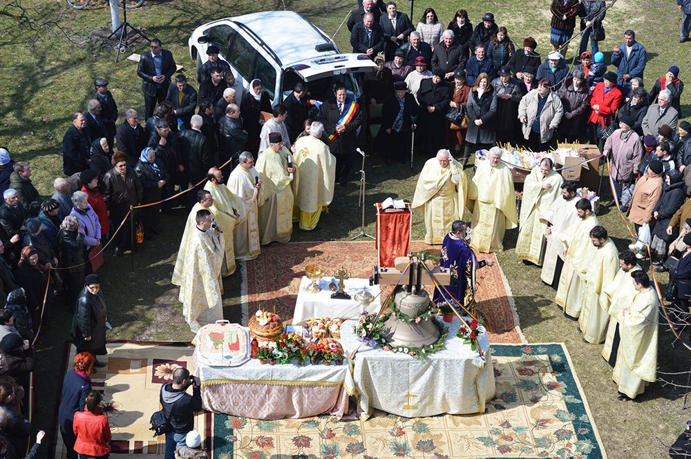 Clopot nou pentru Biserica Răducanu din Târgu Ocna 73034