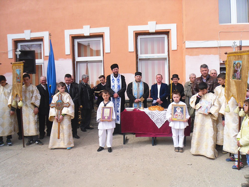 Hramul Şcolii „Octavian Goga“ din Răşinari 73037