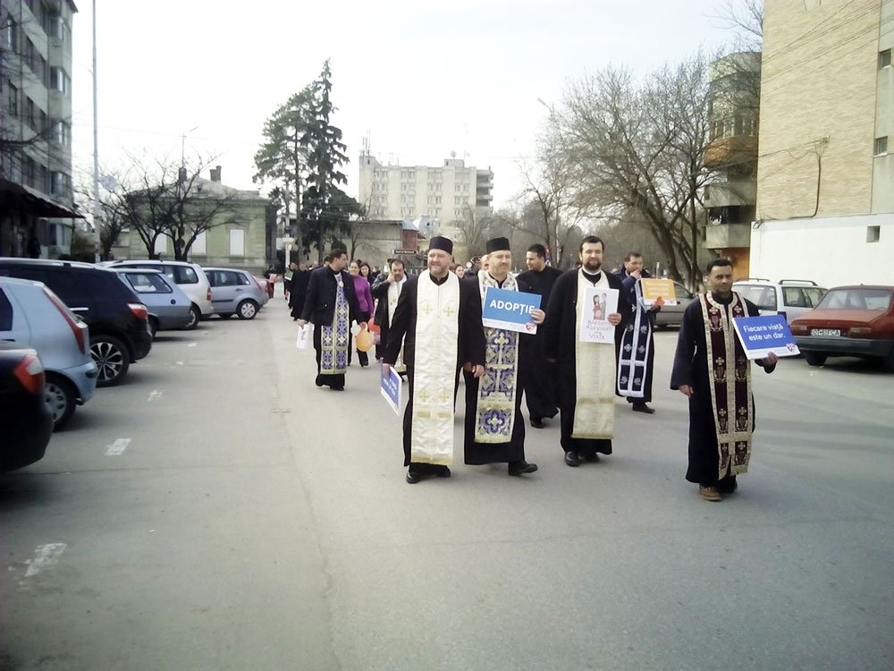 Marşuri pentru viaţă în Episcopia Slatinei şi Romanaţilor 73040