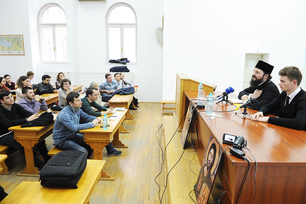 Conferinţă despre înţelesurile Sfintei Cruci 72950