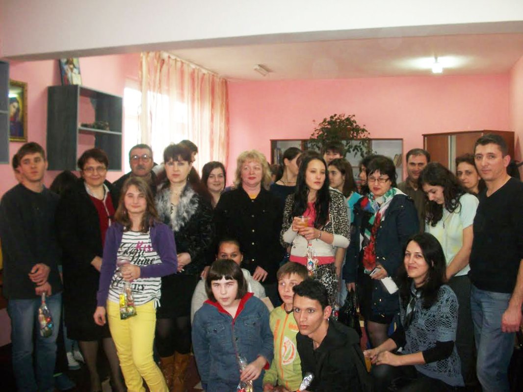 Activităţi liturgice şi filantropice la Vâlcea 72920