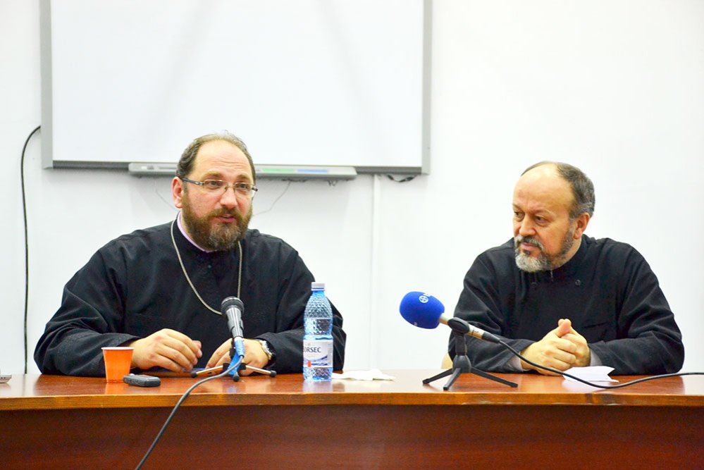 Conferinţa „Tinerii între amăgire şi dezamăgire“ la Bucureşti 72929