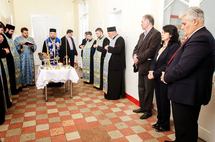 Sfinţirea lucrărilor de renovare de la Secţia de Pediatrie a Spitalului Judeţean Hunedoara 72917
