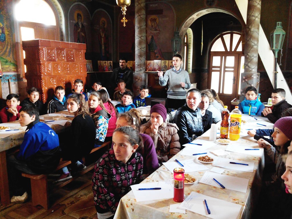 „Sfânta Liturghie pe înţelesul copiilor“, în Parohia Poieniţa 72885