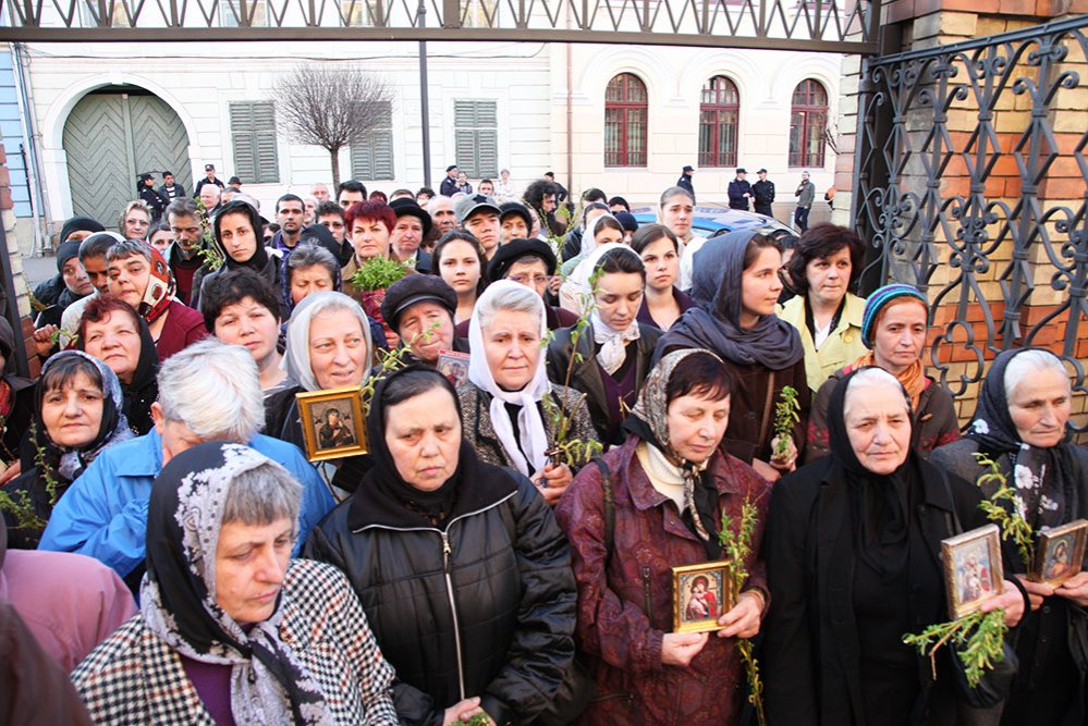Slujiri arhiereşti în Sâmbăta lui Lazăr şi Duminica Floriilor 72866