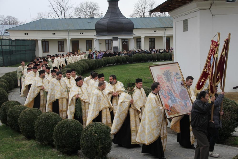 Procesiune la Catedrala Arhiepiscopală din Roman 72809