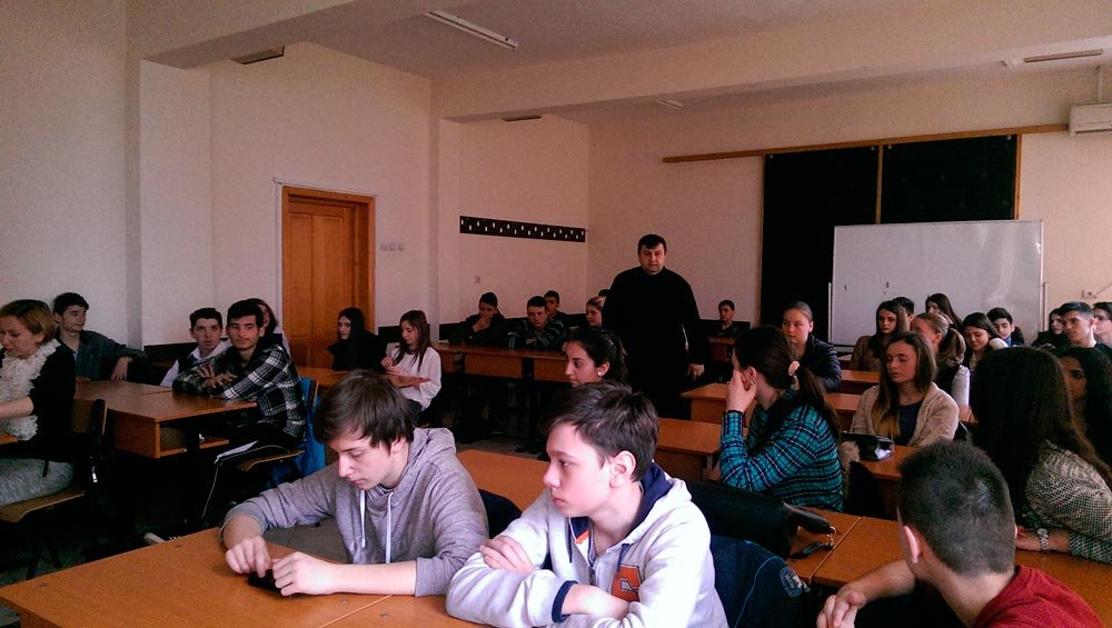 „Şcoala altfel“ la Bacău şi Sascut 72776