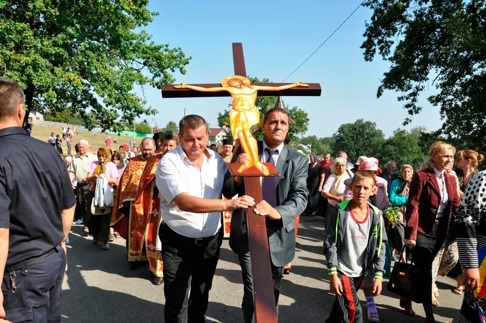 Procesiunea „Drumul Crucii“ la Hadâmbu 72750