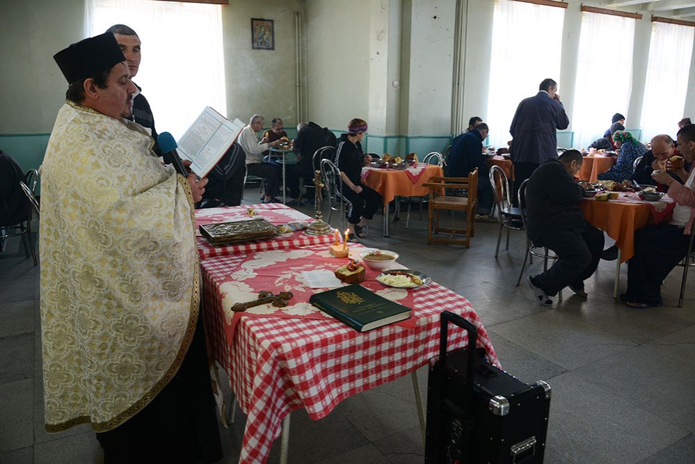 Bucurie sfântă în prima zi de Paşti, la Bârnova 72693