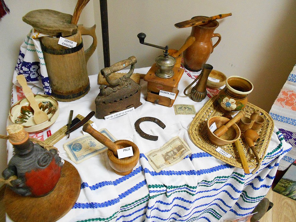 Expoziţie de artă populară românească la Căminul de bătrâni „Sfinţii Împăraţi Constantin şi Elena“ din Bucium 72677