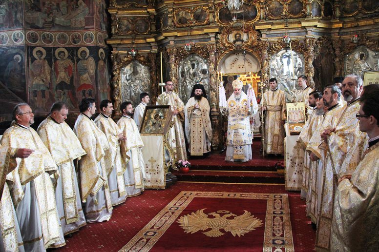 Pomenirea Sfântului Ierarh Pahomie la Roman 72674