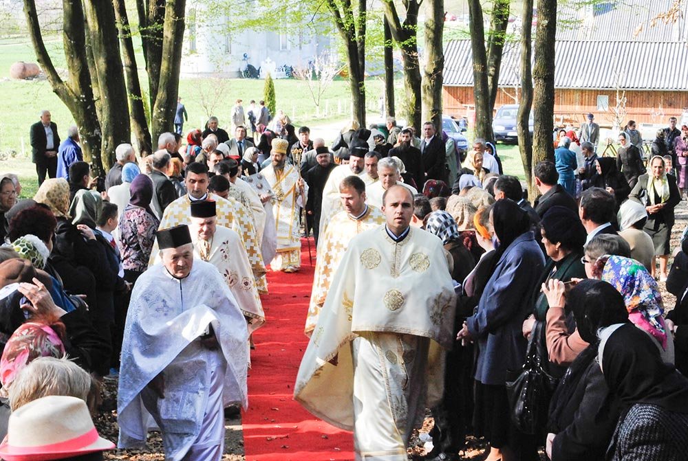 Izvorul Tămăduirii în mai multe eparhii 72619