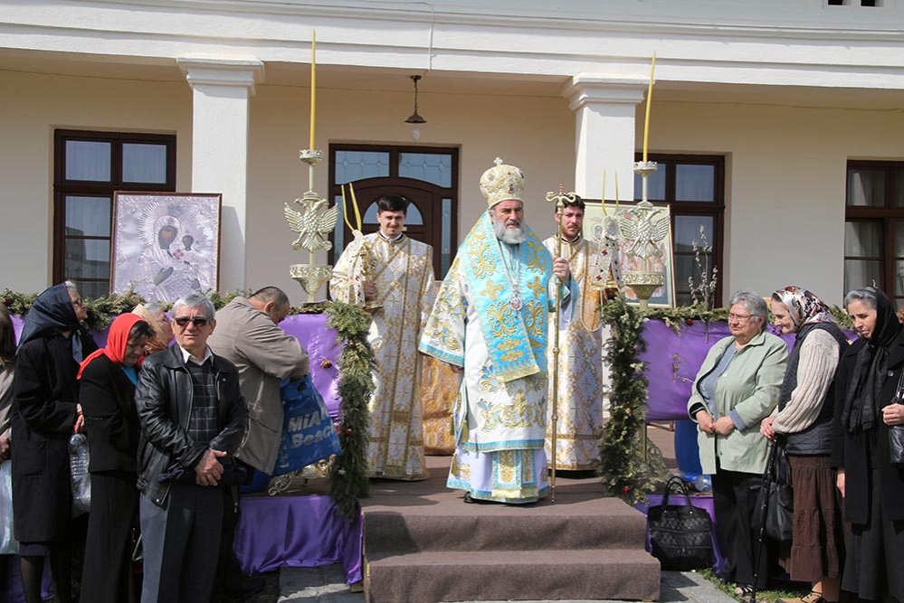 Vinerea Luminată la catedrala din Roman 72608