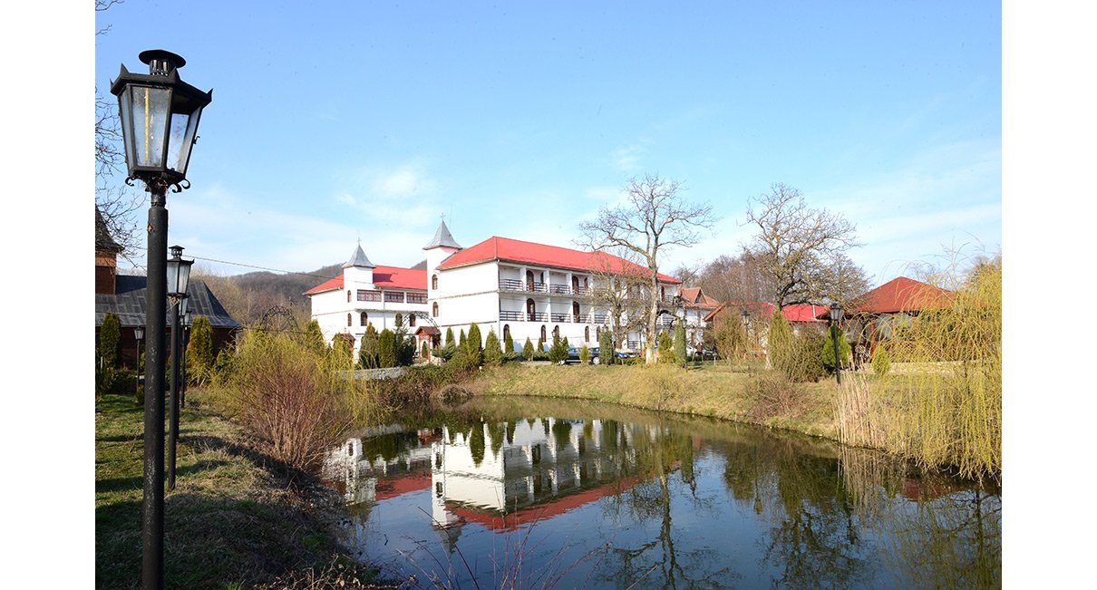 Aşezământul de bătrâni din Glimboca 72594