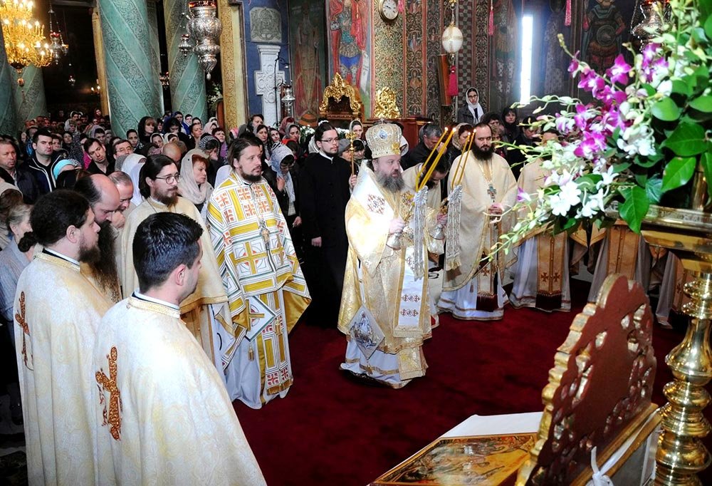 Slujire arhierească la Mănăstirea Radu Vodă 72600