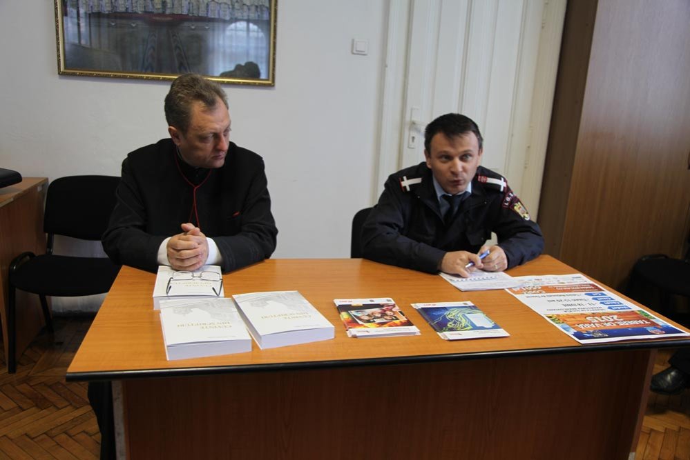 Parteneriat cu preoţii pentru prevenirea situaţiilor de urgenţă 72526