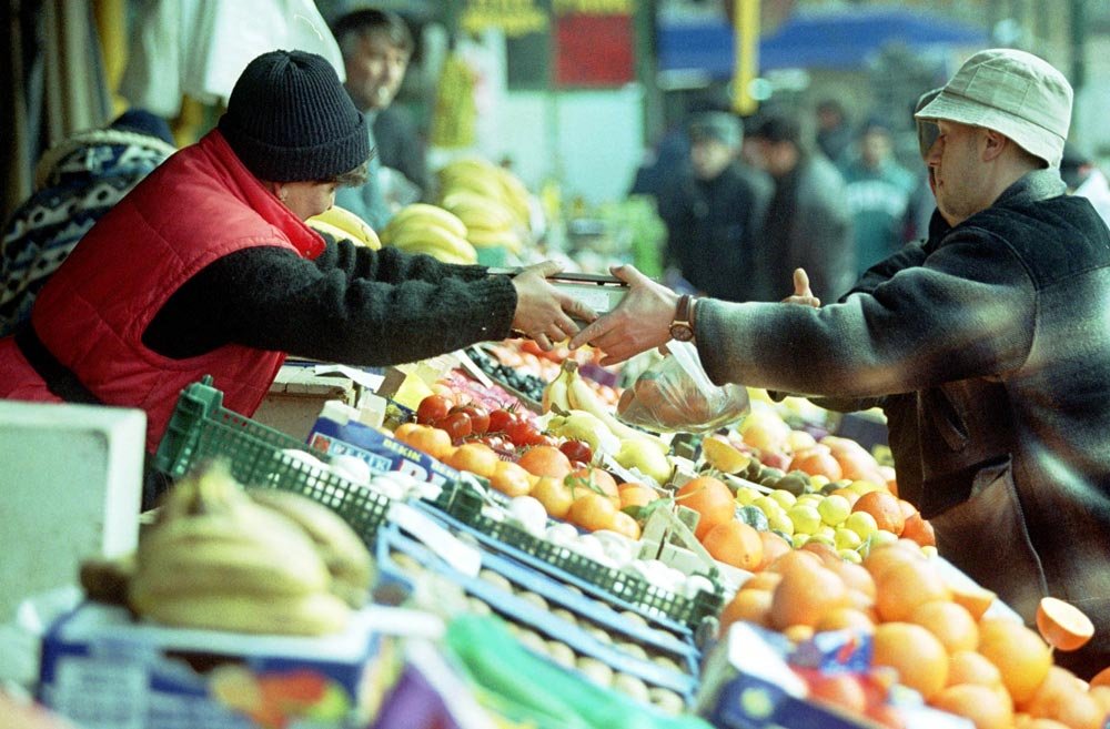 Comisia Europeană intensifică controalele la legume şi fructe 72495