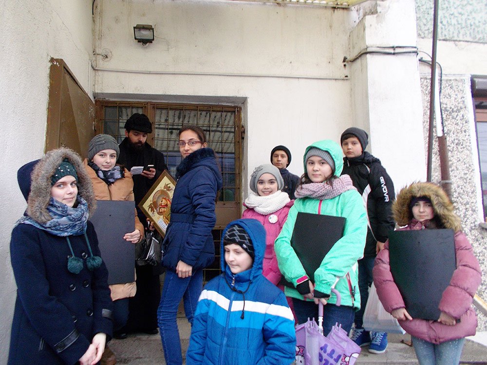 Câştigătorii concursului naţional „Mâini întinse spre lucrarea poruncilor lui Dumnezeu“, în Protopopiatul Piatra Neamţ 72452