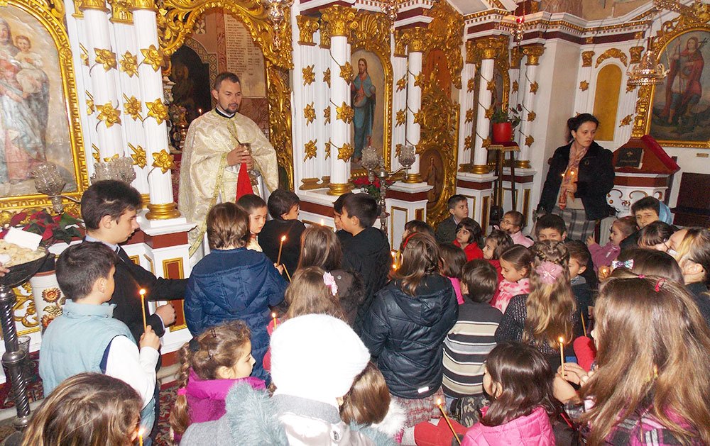 Copiii aduc Biserica în centrul vieţii comunitare 72465