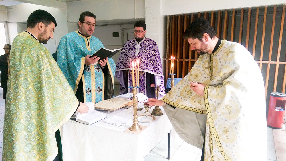 Taina Sfântului Maslu la Spitalul de Boli Infecţioase din Craiova 72460