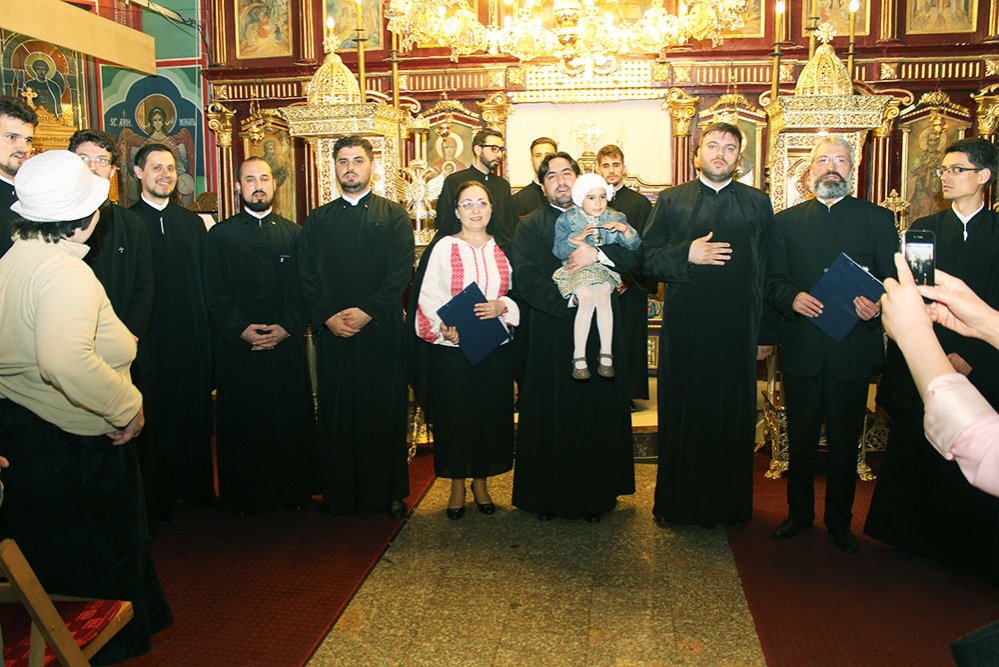 Poezie şi muzică la Parohia Doamna Oltea din Capitală 72420