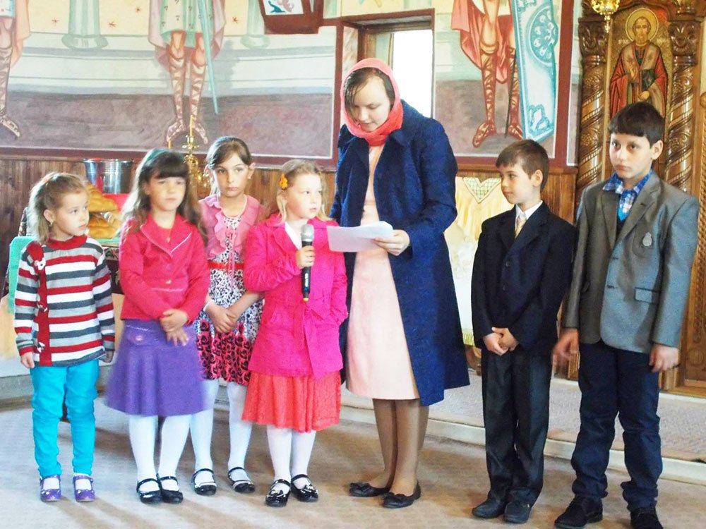 Expoziţie de icoane la Hălmăsău, Beclean 72408