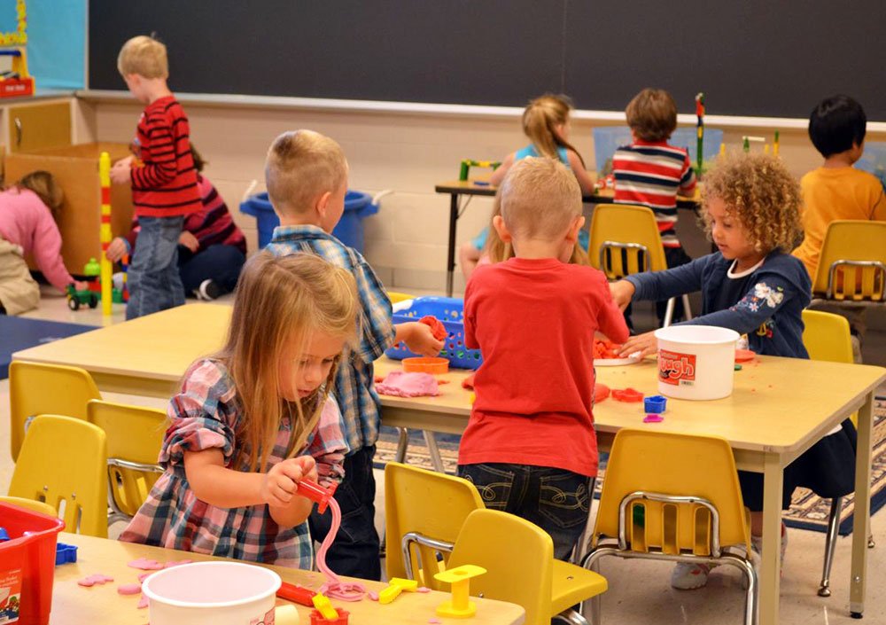 Stimulente băneşti pentru preşcolarii săraci 72397