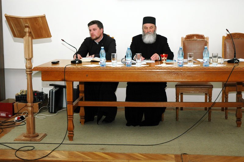 Seară catehetică dedicată cinstirii sfintelor moaşte 72368