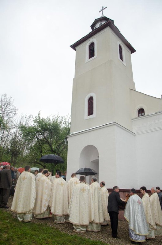 Slujbă de tărnosire a bisericii din Parohia Răduleşti, Protopopiatul Deva 72352