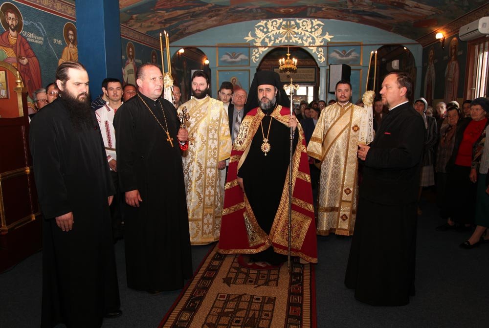 Vizită arhierească în parohia buzoiană Gura Aninoasei 72335