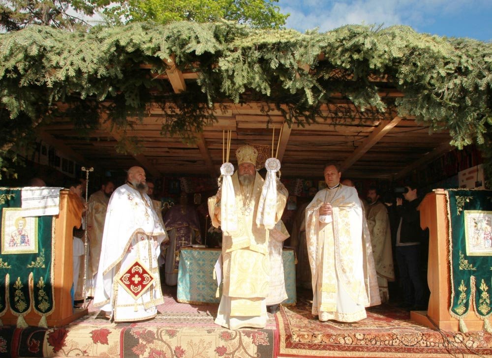 Slujiri arhiereşti în Duminica Slăbănogului 72324