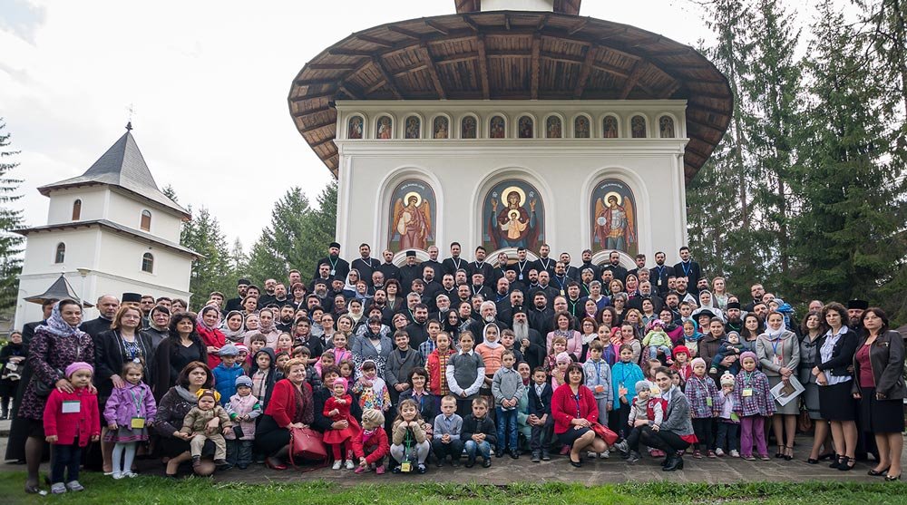 „Dacă nu vei fi sută la sută om al postului, al ascezei, al rugăciunii, nu poţi fi dedicat iubirii aproapelui“ 72296