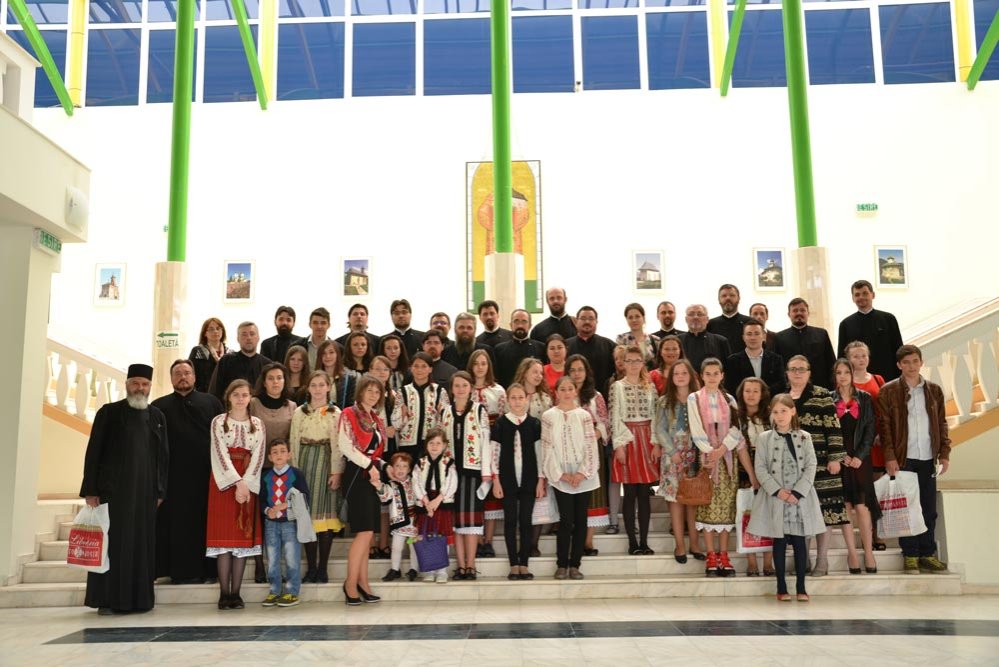 „Mâini întinse spre lucrarea poruncilor lui Dumnezeu“ 72270