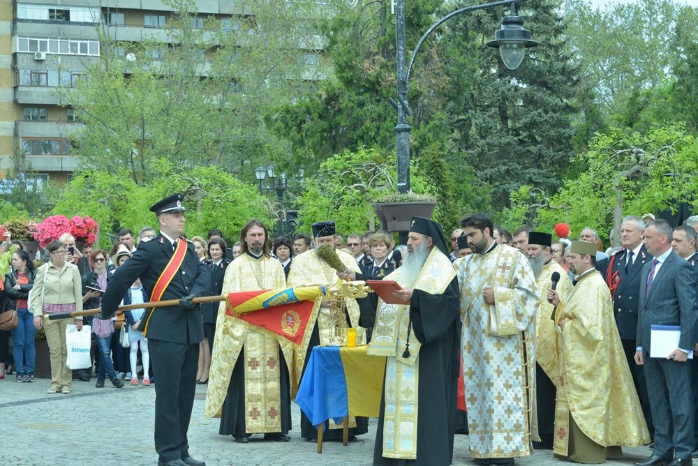 Pompierii ieşeni au primit Drapelul de Luptă 72269