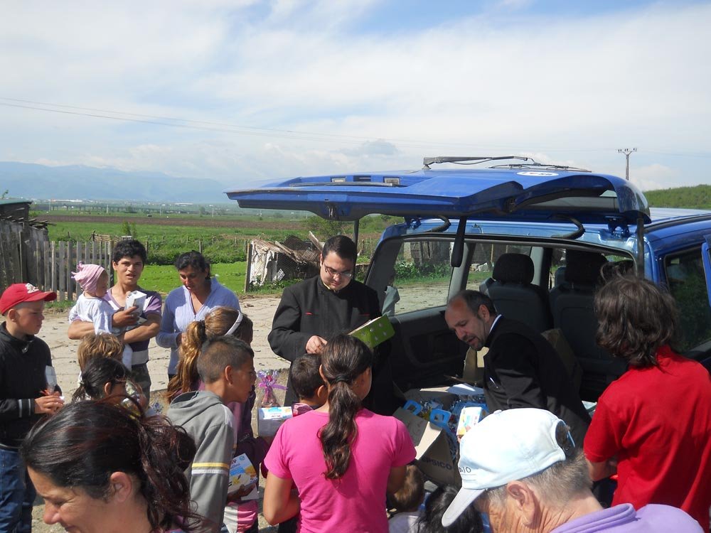 Ajutoare pentru persoanele nevoiaşe din Dealul Ocnei 72229