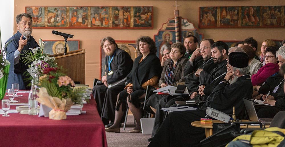 Părintele Filotheos Faros conferenţiază astăzi la Iaşi 72245